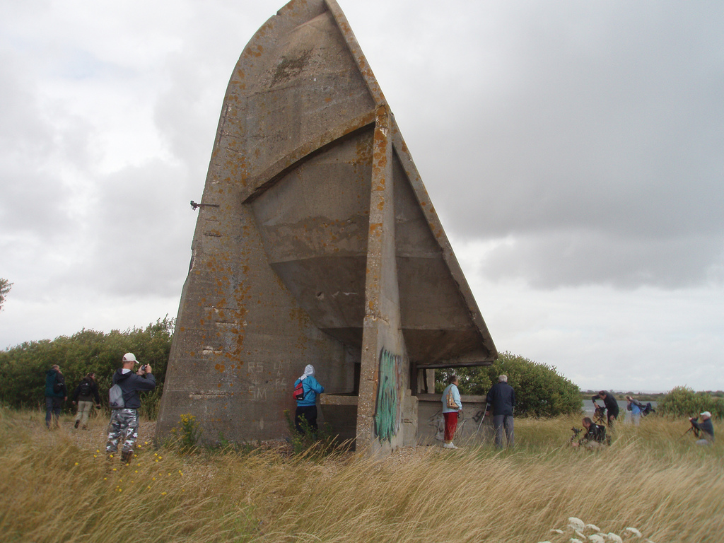 Round_acoustic_mirror_-Denge_-Kent_-England_-side-19July2009